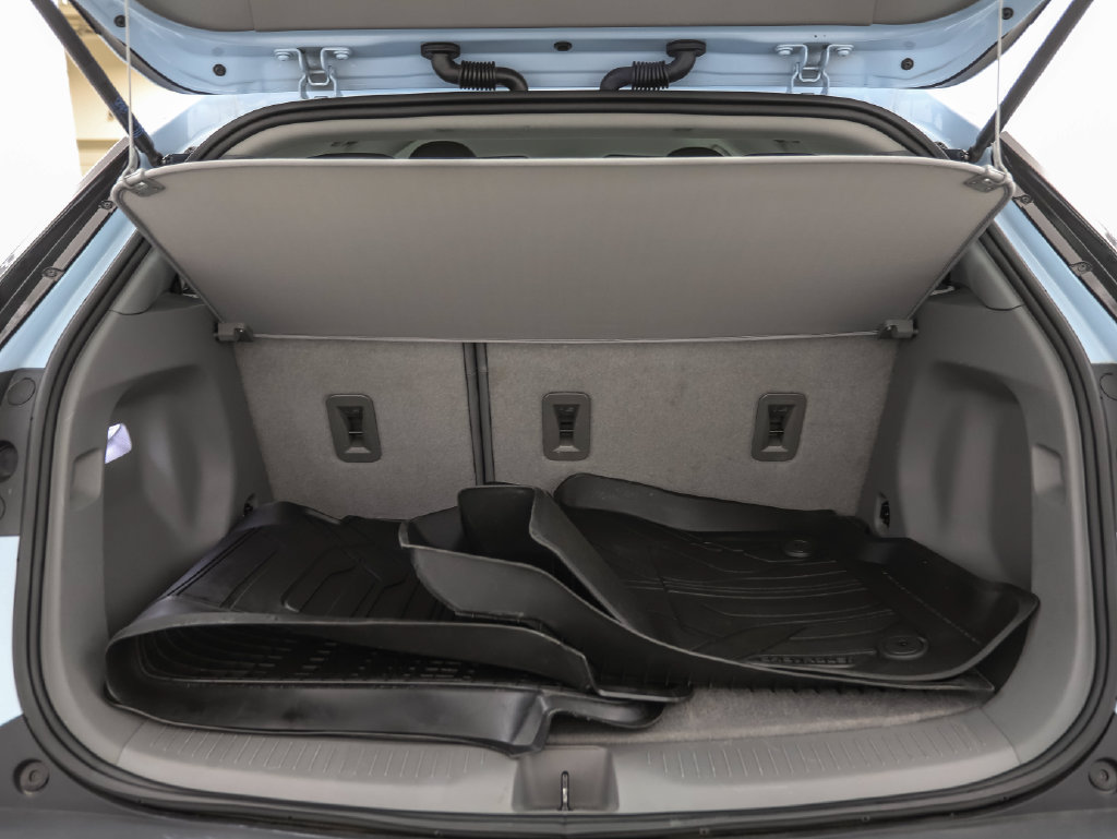Used 2023 Chevrolet Bolt EUV Premier w/ Super Cruise Package FWD image 24
