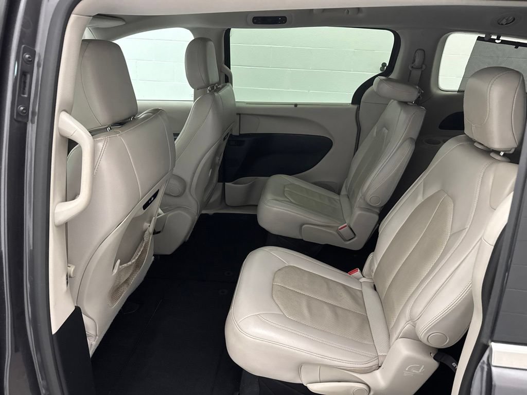 Used 2021 Chrysler Pacifica Touring-L FWD image 44