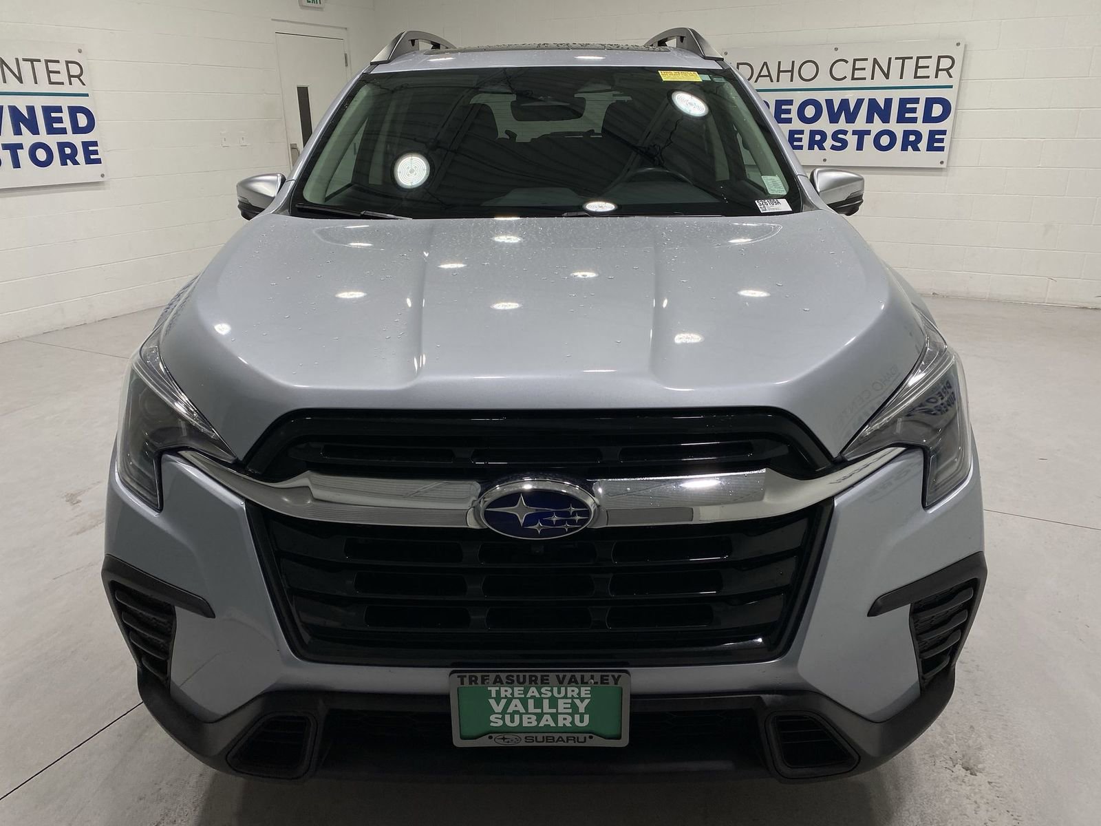 Used 2023 Subaru Ascent Limited w/ Technology Package AWD/4WD image 3