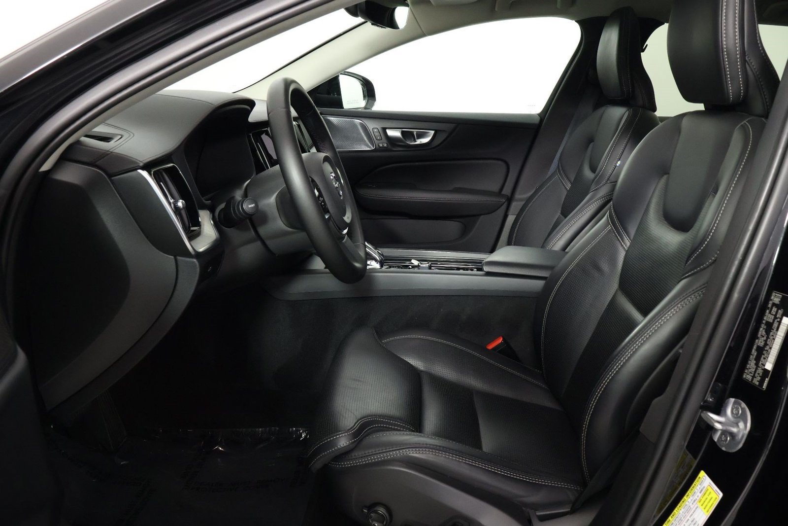 Certified 2024 Volvo V60 B5 Cross Country Ultimate w/ Protection Package Premier AWD/4WD image 31