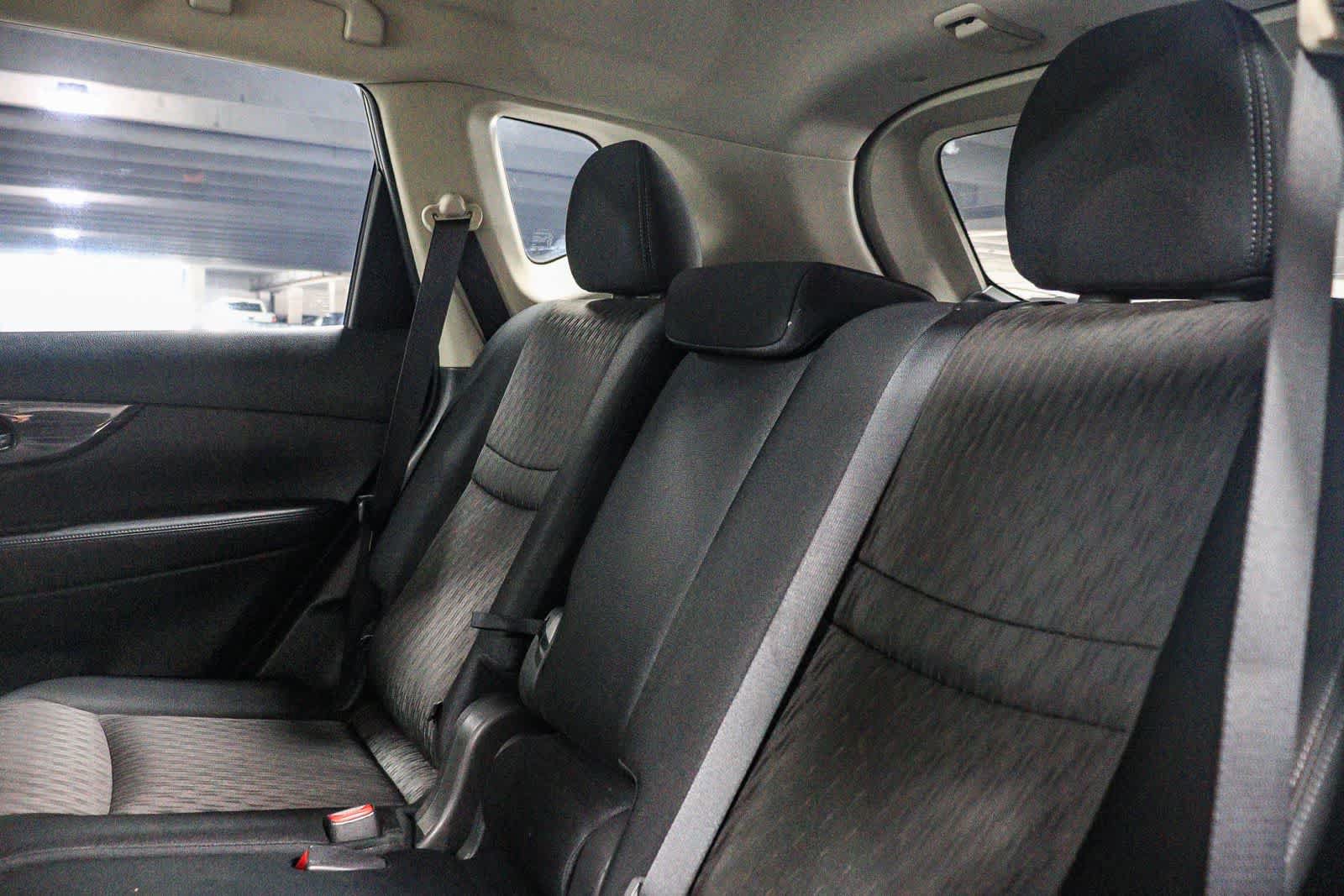 Used 2017 Nissan Rogue S FWD image 18