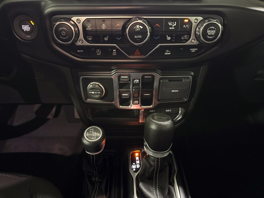 Used 2023 Jeep Wrangler Unlimited Sahara w/ LED Lighting Group AWD/4WD image 23