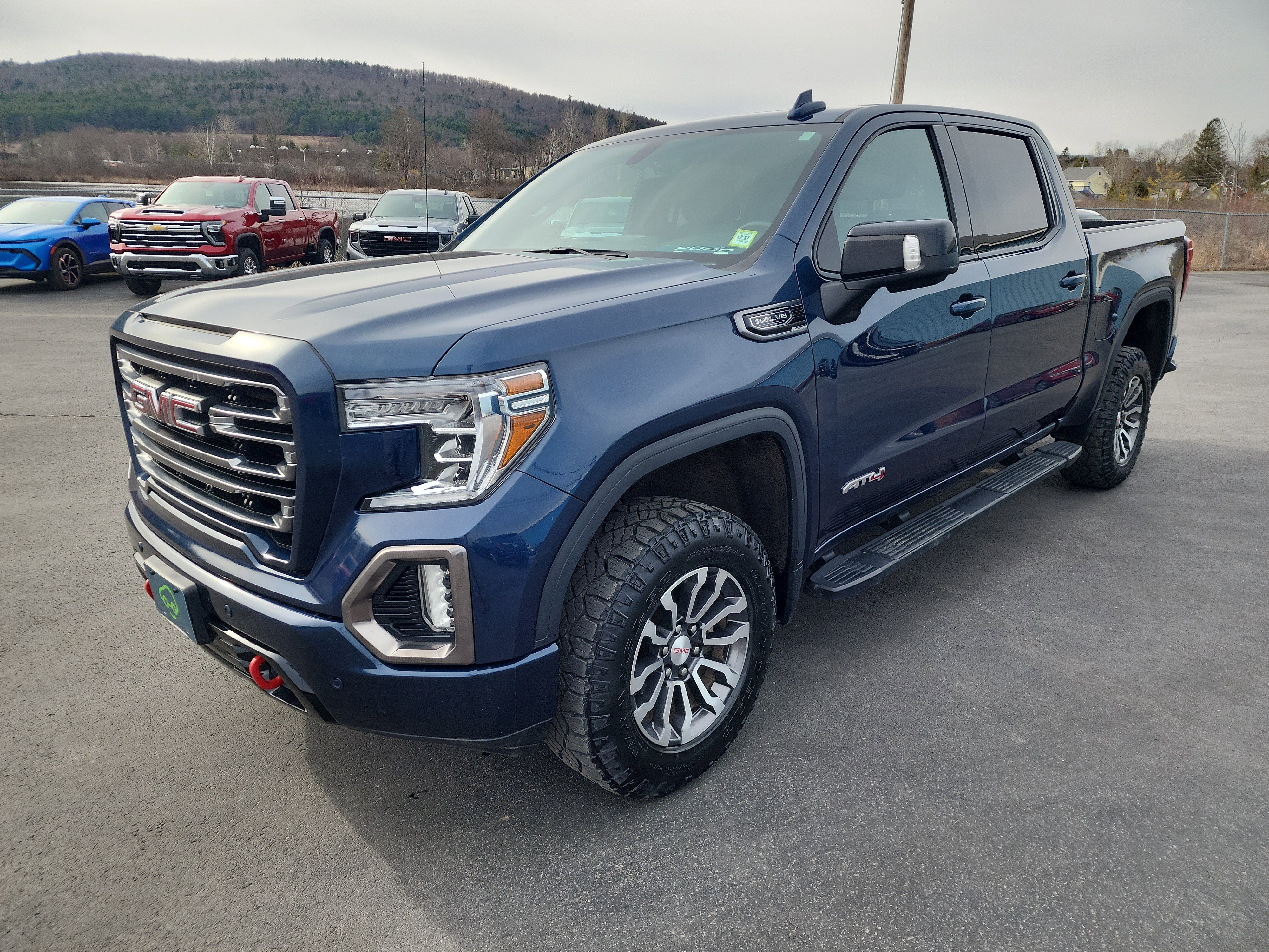 Certified 2020 GMC Sierra 1500 AT4 w/ AT4 Premium Package AWD/4WD image 4