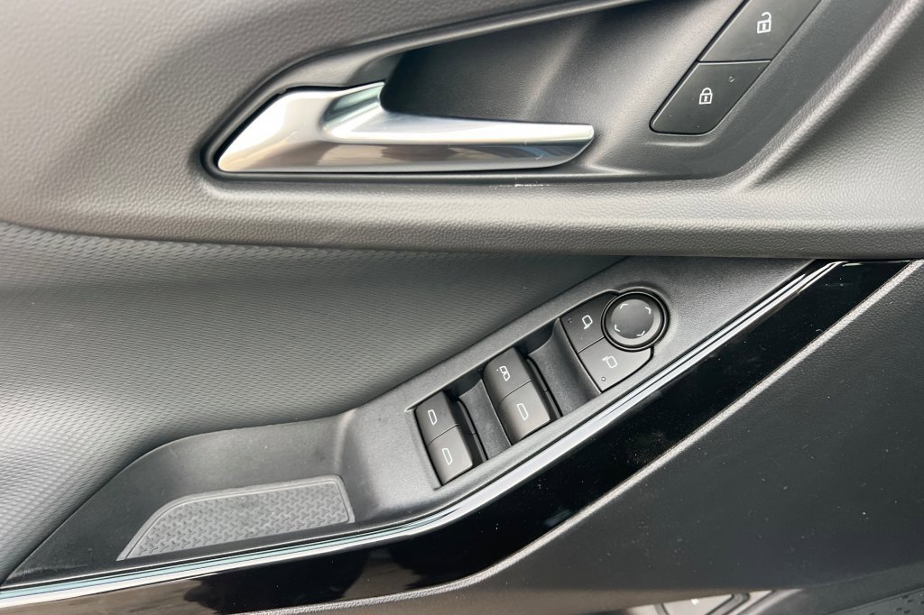 New 2026 Chevrolet Equinox LT image 8