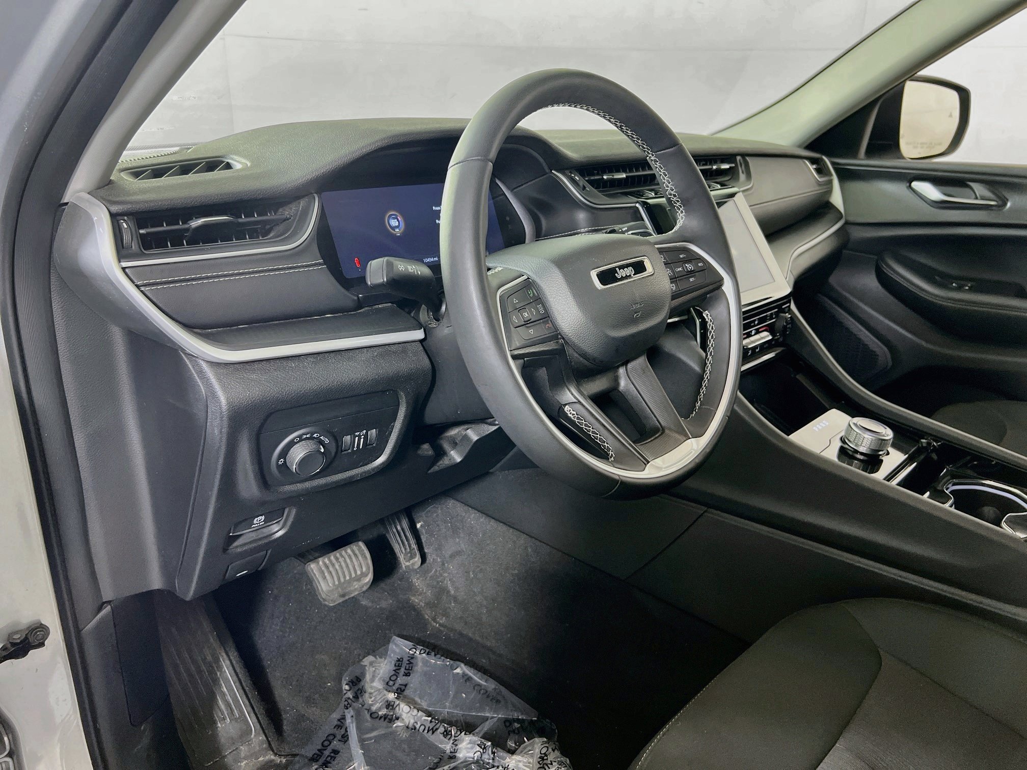 Used 2023 Jeep Grand Cherokee L Laredo w/ Luxury Tech Group I AWD/4WD image 9
