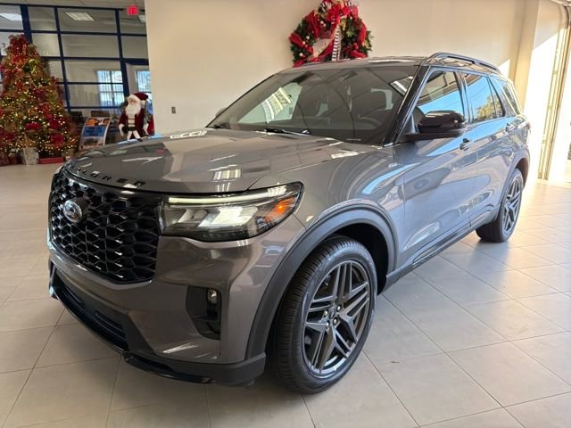 Used 2025 Ford Explorer ST-Line w/ ST-Line Street Pack image 3