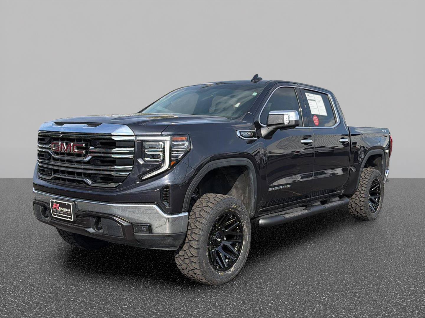 Certified 2025 GMC Sierra 1500 SLT AWD/4WD image 1