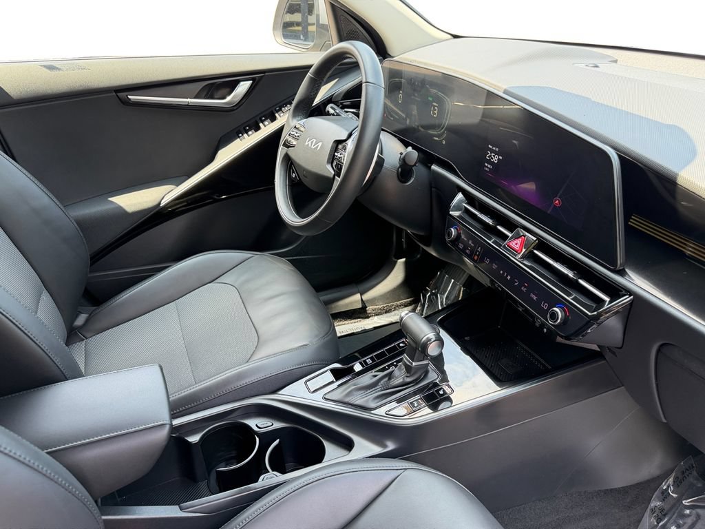 Certified 2023 Kia Niro EX FWD image 7
