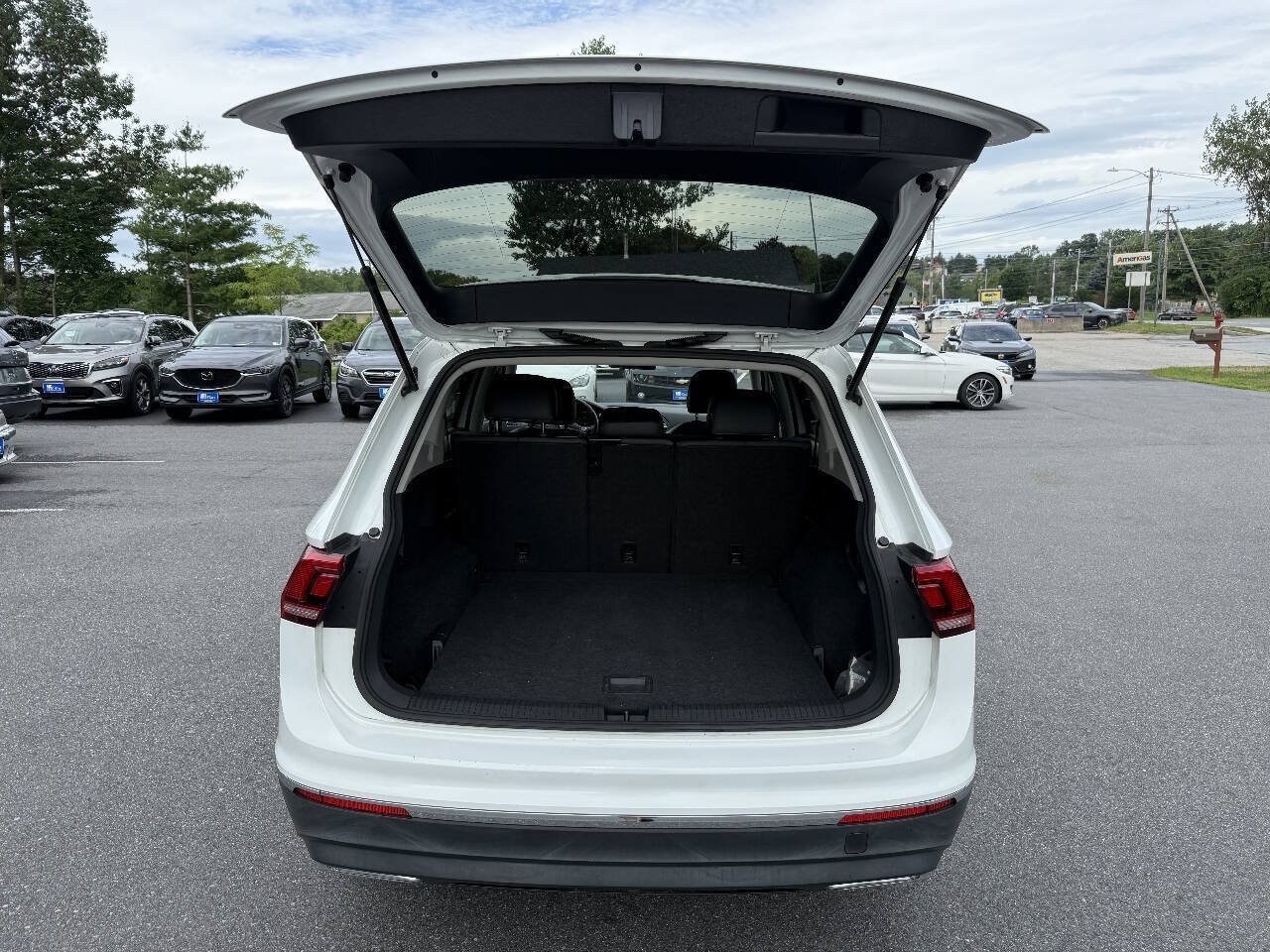 Used 2018 Volkswagen Tiguan SE w/ Panoramic Sunroof Package AWD/4WD image 12