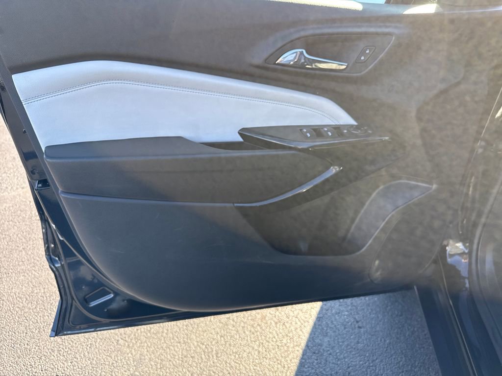 Used 2025 Chevrolet Trax LT w/ LT Convenience Package image 12