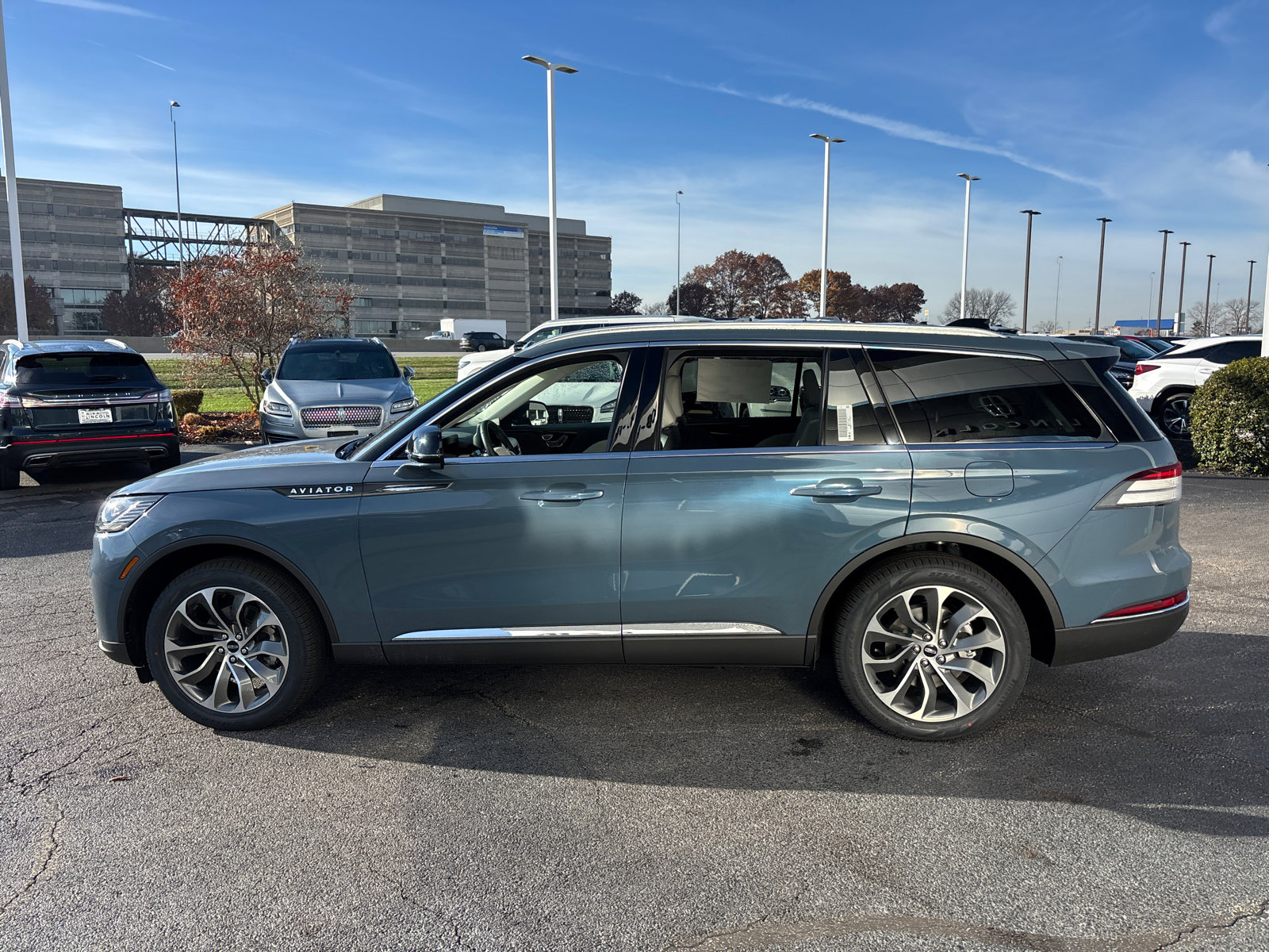 New 2026 Lincoln Aviator AWD image 4