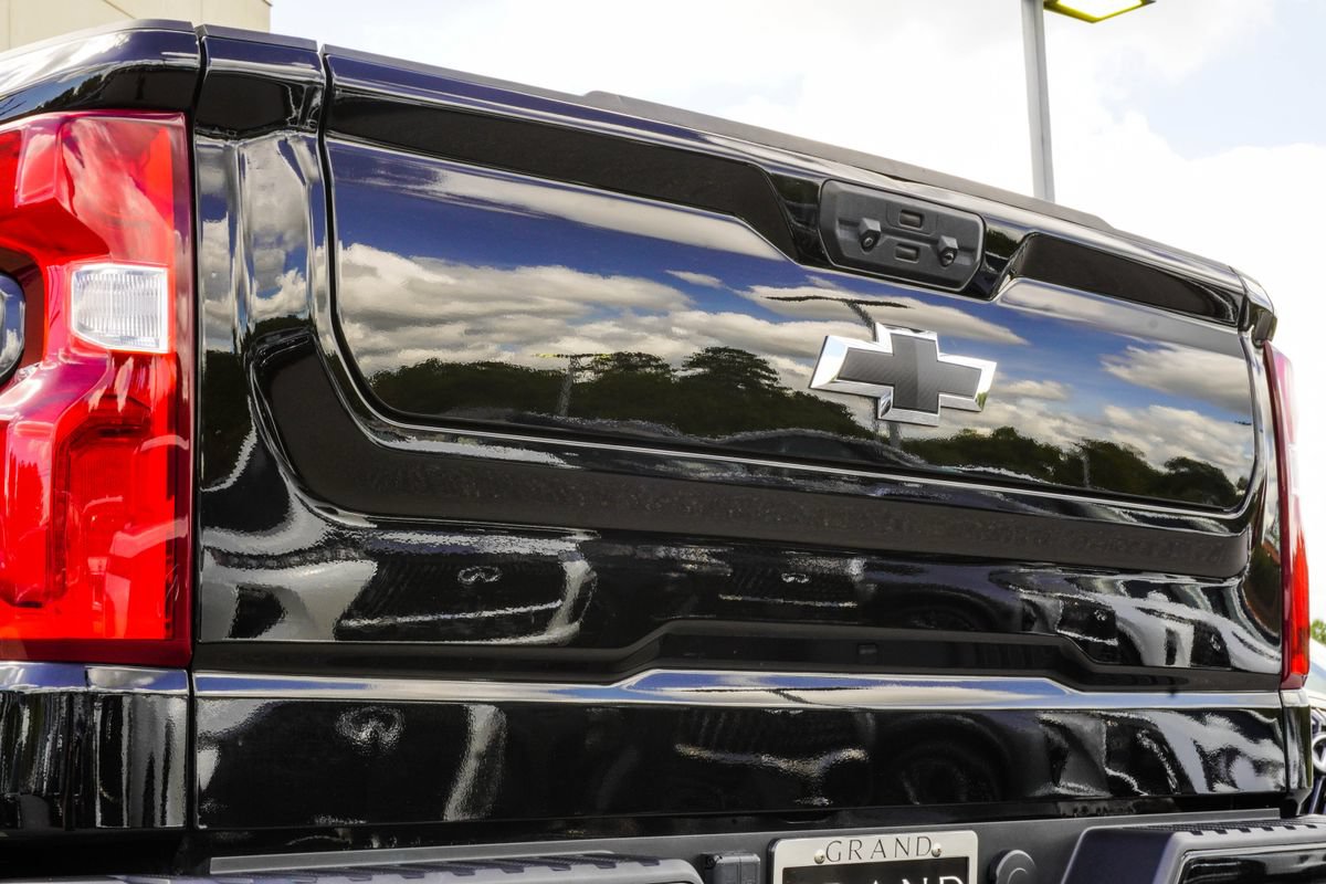 Used 2024 Chevrolet Silverado 1500 ZR2 w/ Technology Package AWD/4WD image 13