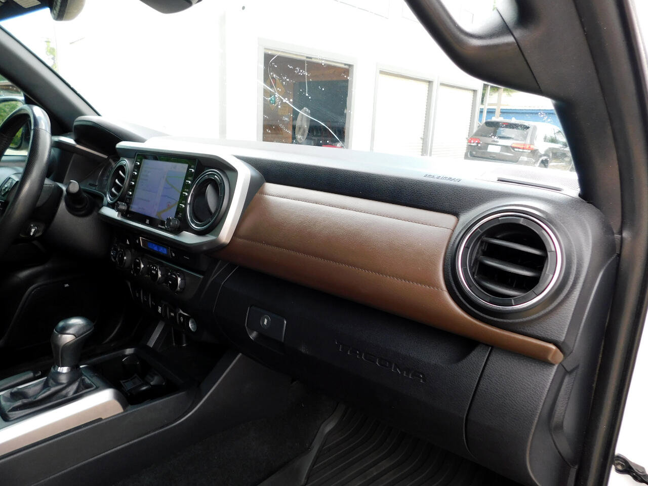 Used 2020 Toyota Tacoma Limited image 21