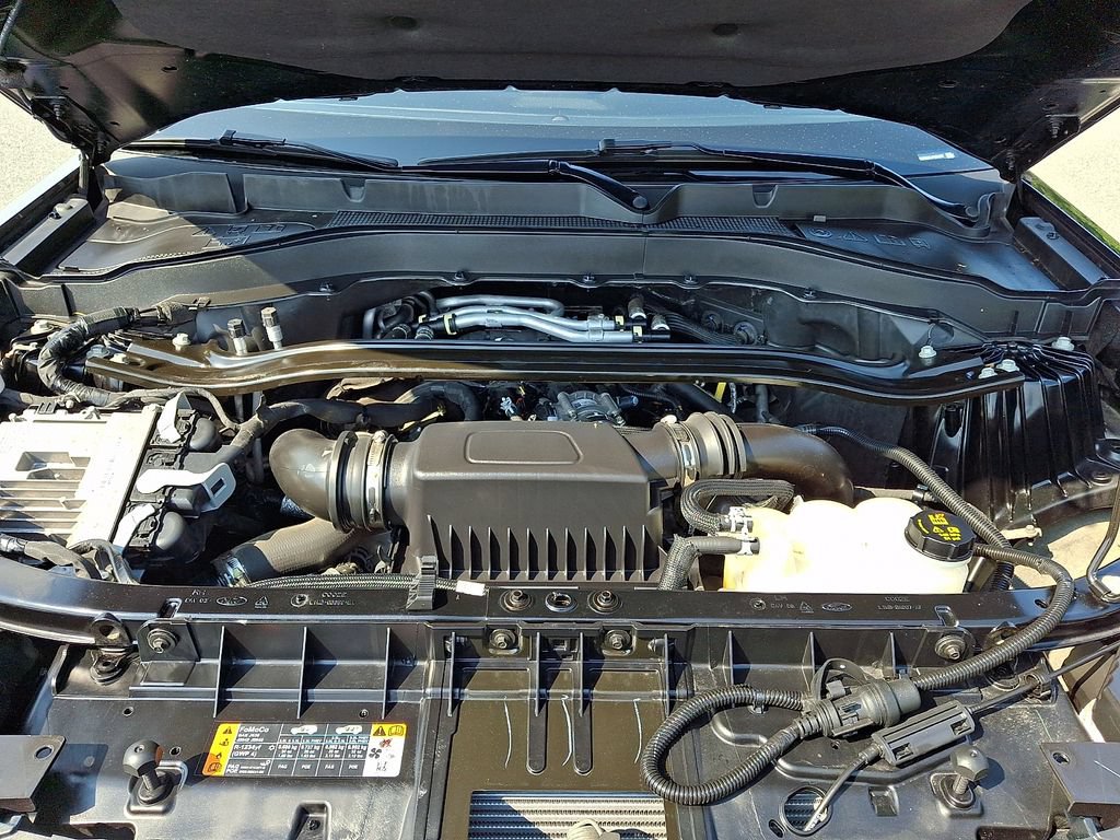 Used 2023 Ford Explorer Platinum w/ Technology Package AWD/4WD image 32