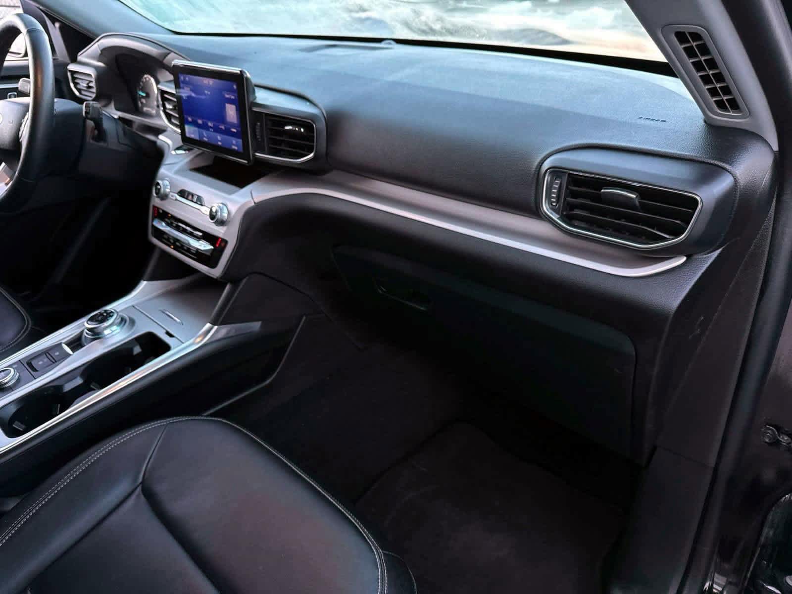 Used 2024 Ford Explorer XLT image 9
