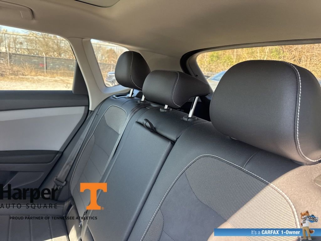 Used 2023 Volkswagen Taos SE w/ Panoramic Sunroof Package image 9