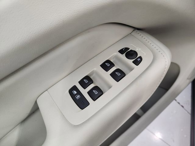 Used 2025 Volvo XC60 T8 Plus w/ Protection Package Premier image 22