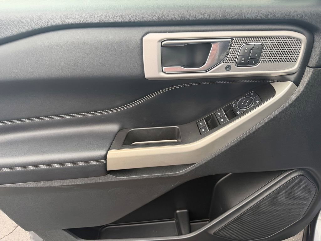 Used 2022 Ford Explorer Limited w/ Equipment Group 301A image 14