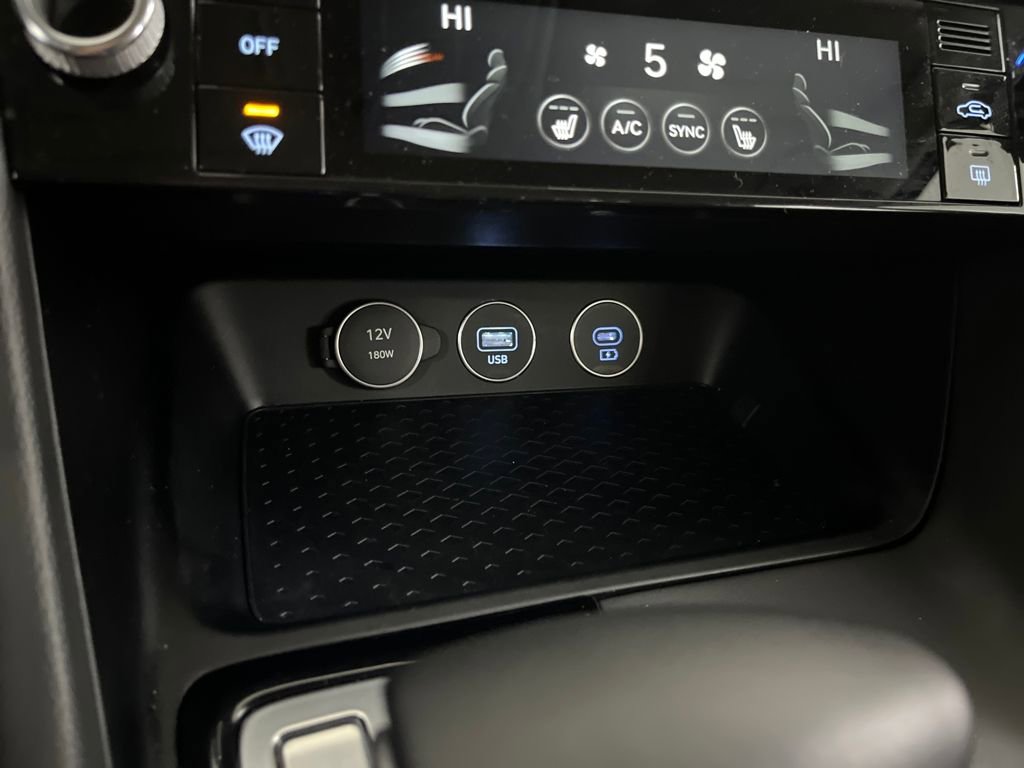 Used 2025 Genesis G70 2.5T image 69