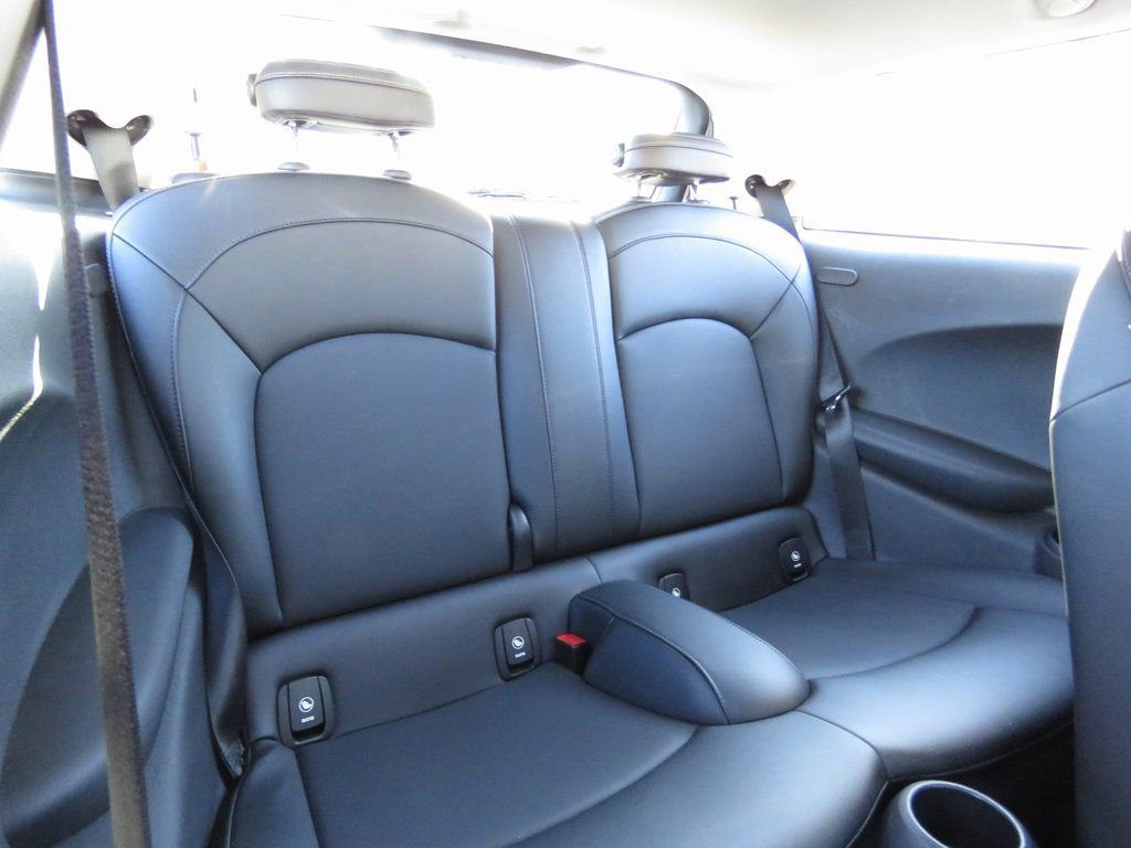 Used 2015 MINI Cooper 2-Door Hardtop image 16