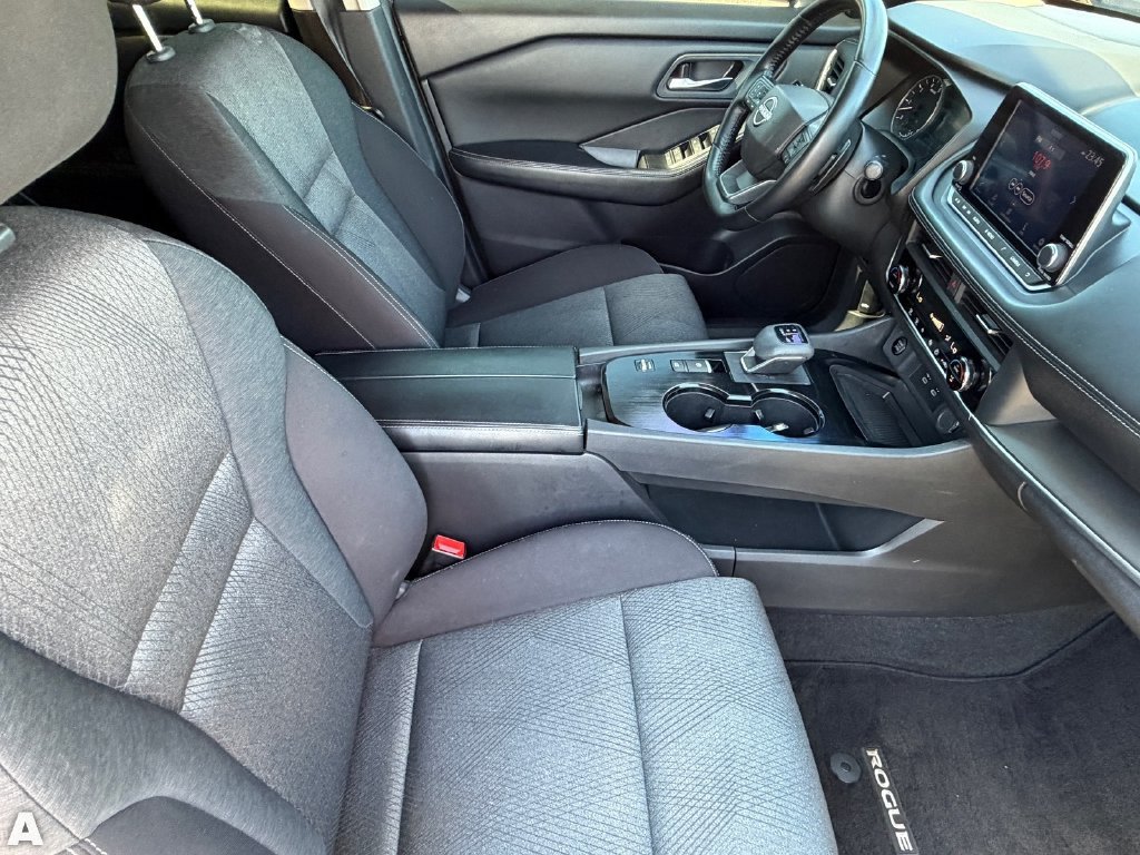 Used 2025 Nissan Rogue SV FWD image 12