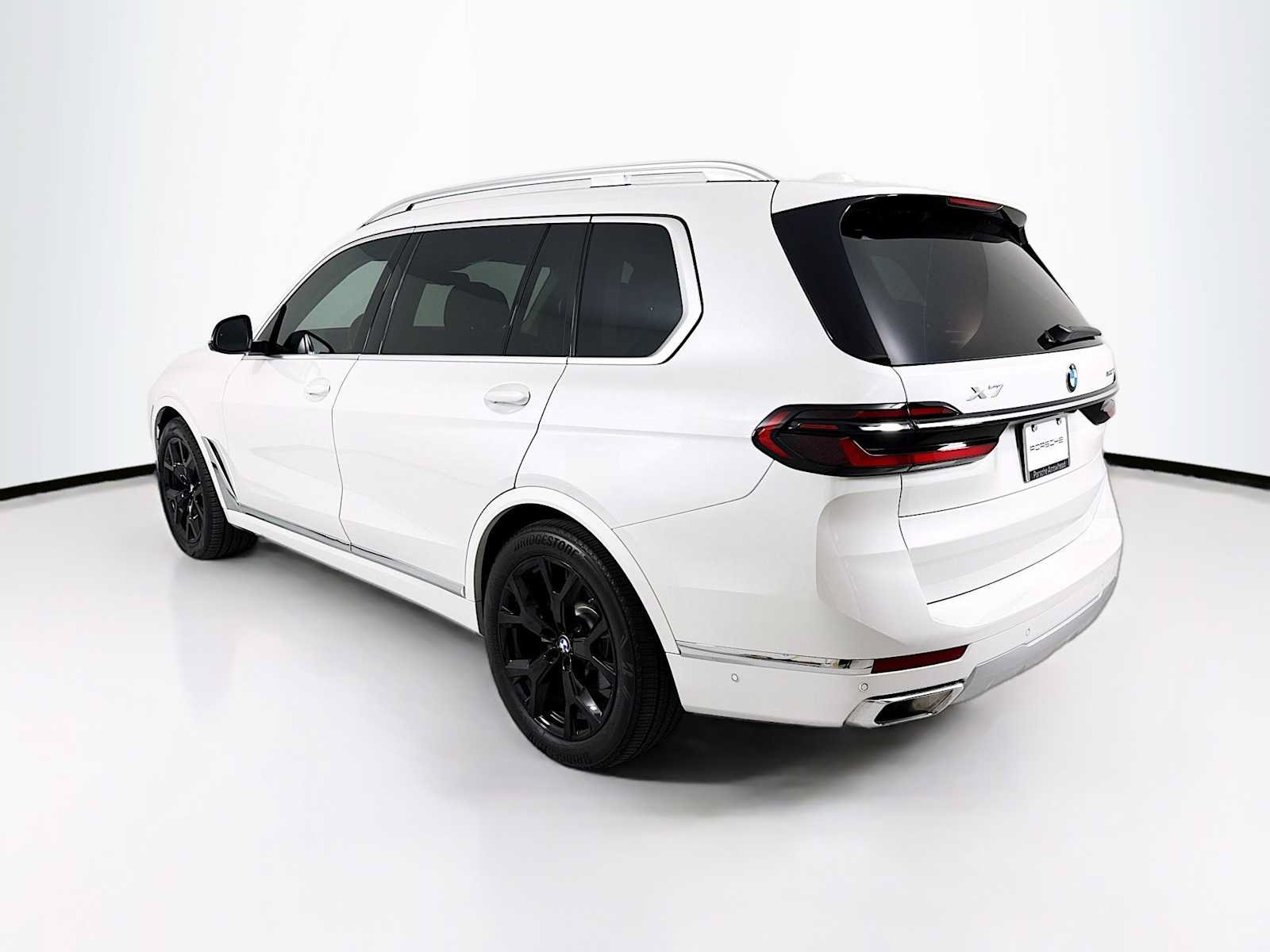Used 2024 BMW X7 xDrive40i w/ Premium Package AWD/4WD image 3