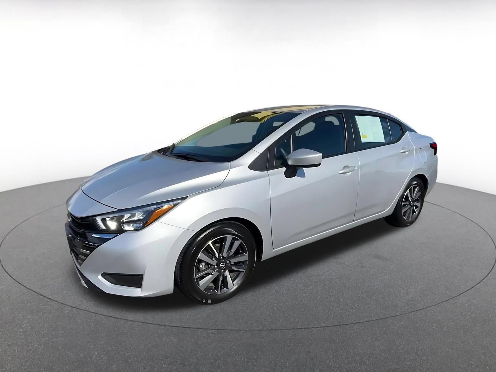 Used 2025 Nissan Versa SV FWD image 7