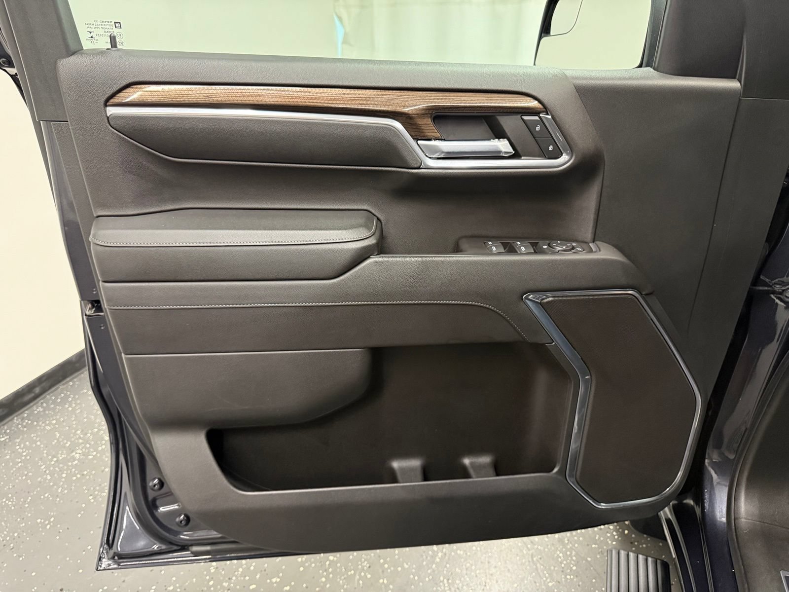 Used 2023 Chevrolet Silverado 1500 LT AWD/4WD image 9