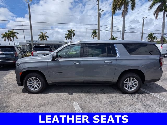 Used 2022 Chevrolet Suburban LT w/ Luxury Package AWD/4WD image 4