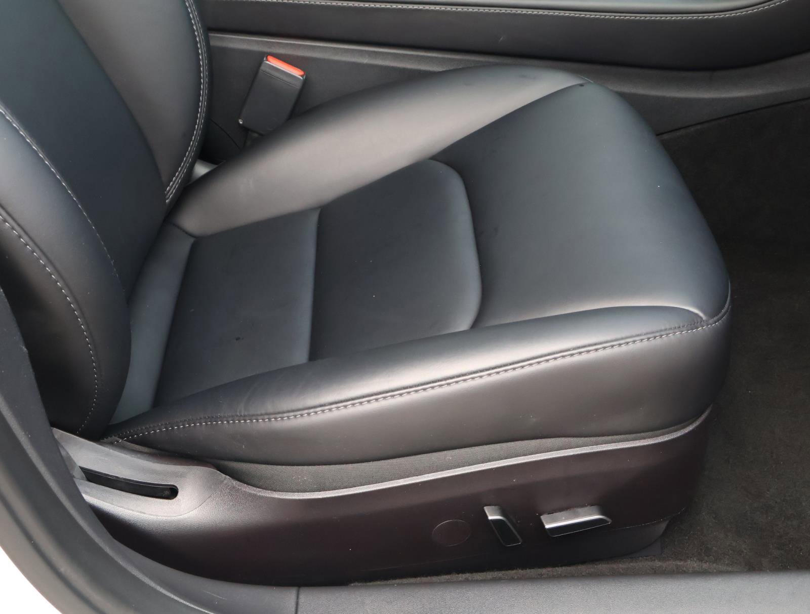 Used 2022 Tesla Model 3 Standard Range RWD image 15