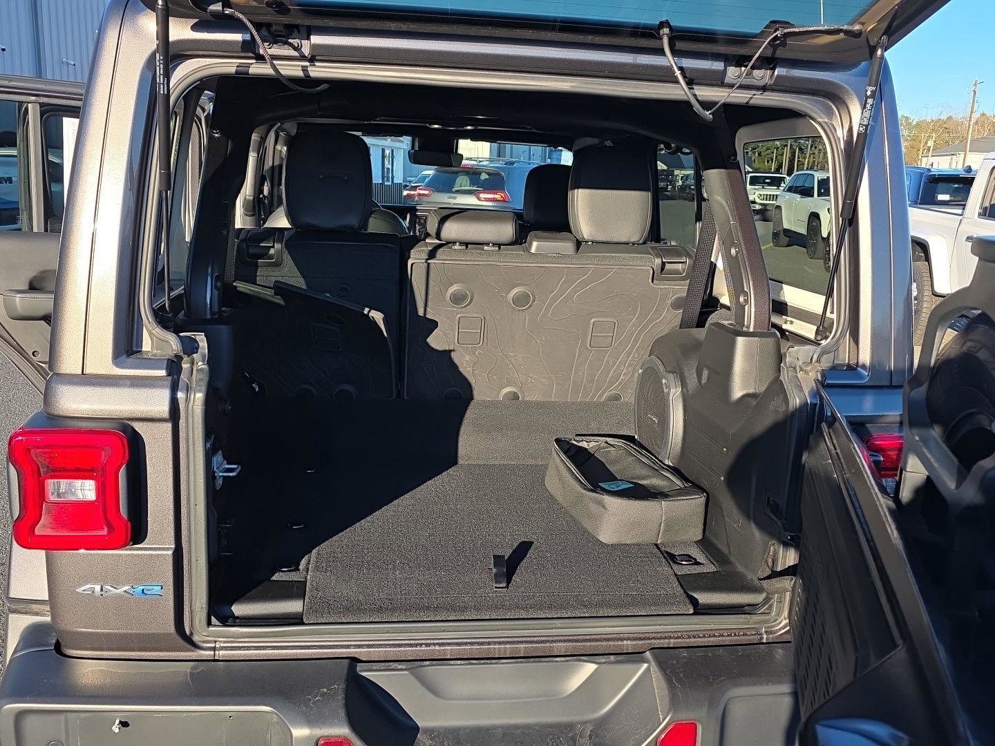 Used 2022 Jeep Wrangler Unlimited Sahara w/ Cold Weather Group image 47