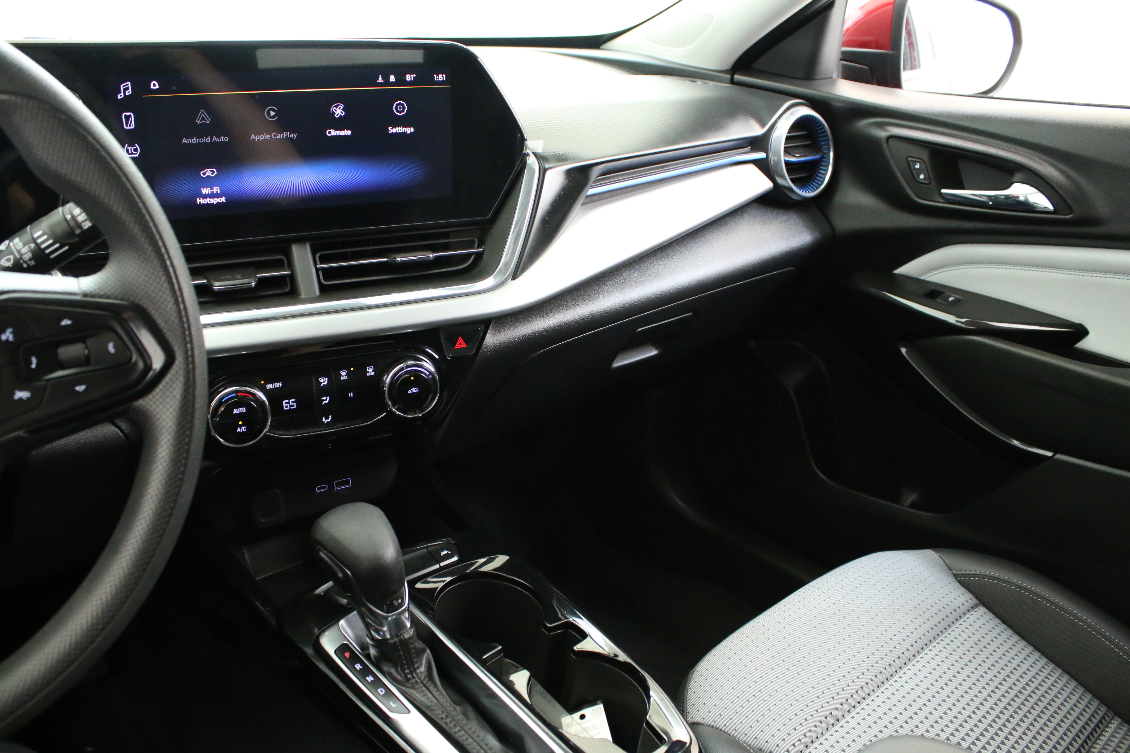 Certified 2024 Chevrolet Trax LT FWD image 21