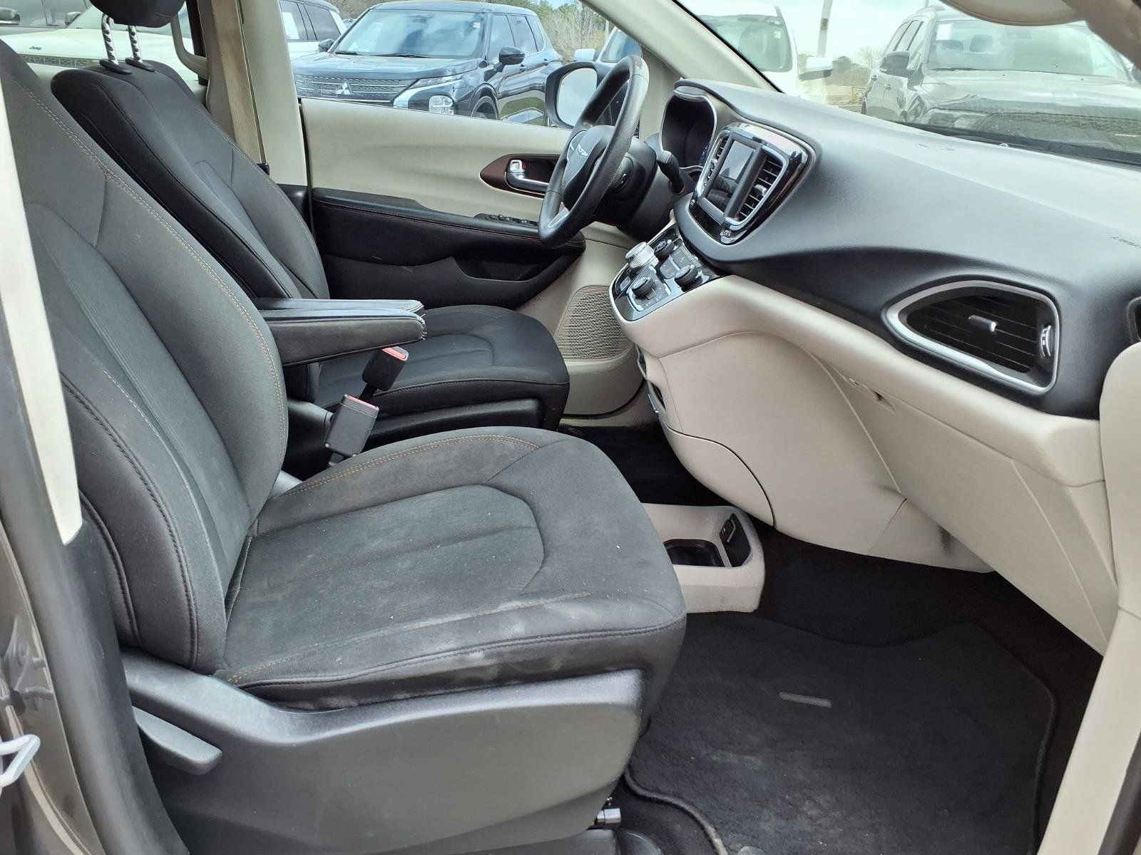 Used 2019 Chrysler Pacifica LX image 20