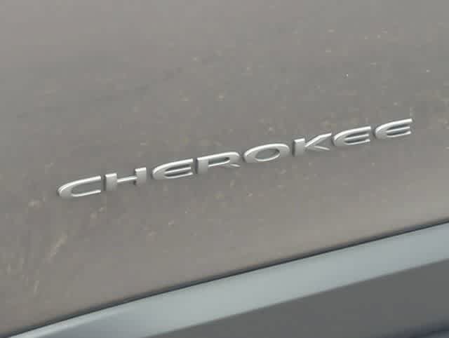 Used 2022 Jeep Cherokee Trailhawk w/ Premium Leather Package AWD/4WD image 13