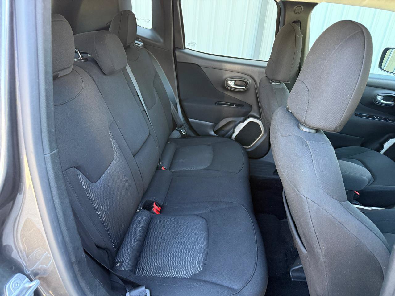 Used 2017 Jeep Renegade Latitude w/ Popular Equipment Group FWD image 28