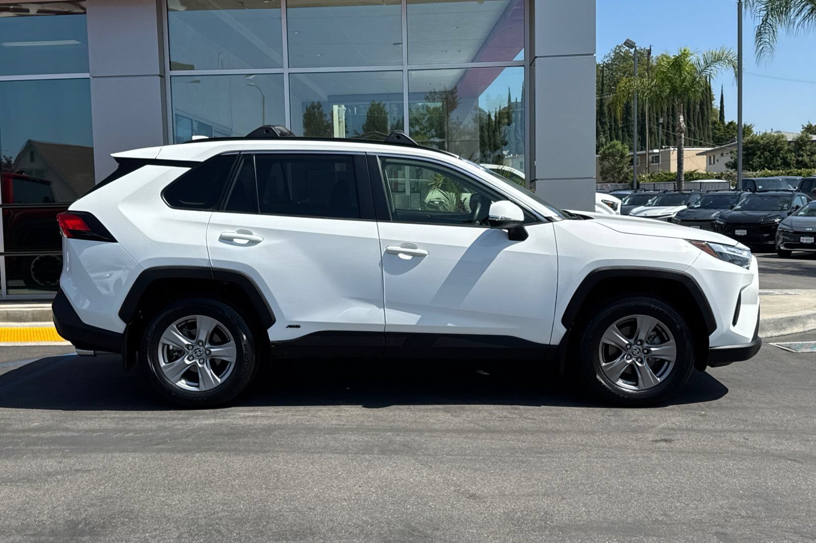 Certified 2024 Toyota RAV4 LE AWD/4WD image 4