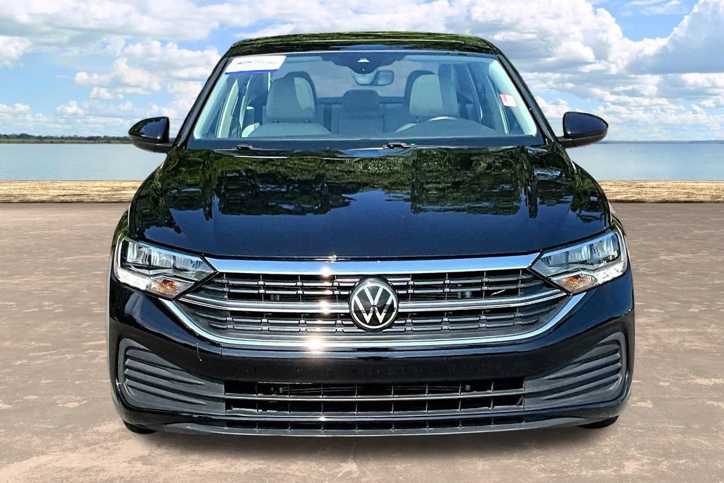 Used 2023 Volkswagen Jetta SE FWD image 2