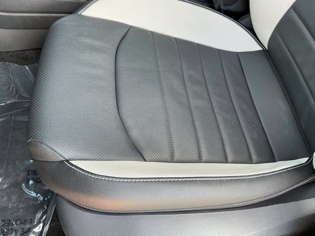 Certified 2025 Volkswagen Taos SEL AWD/4WD image 17