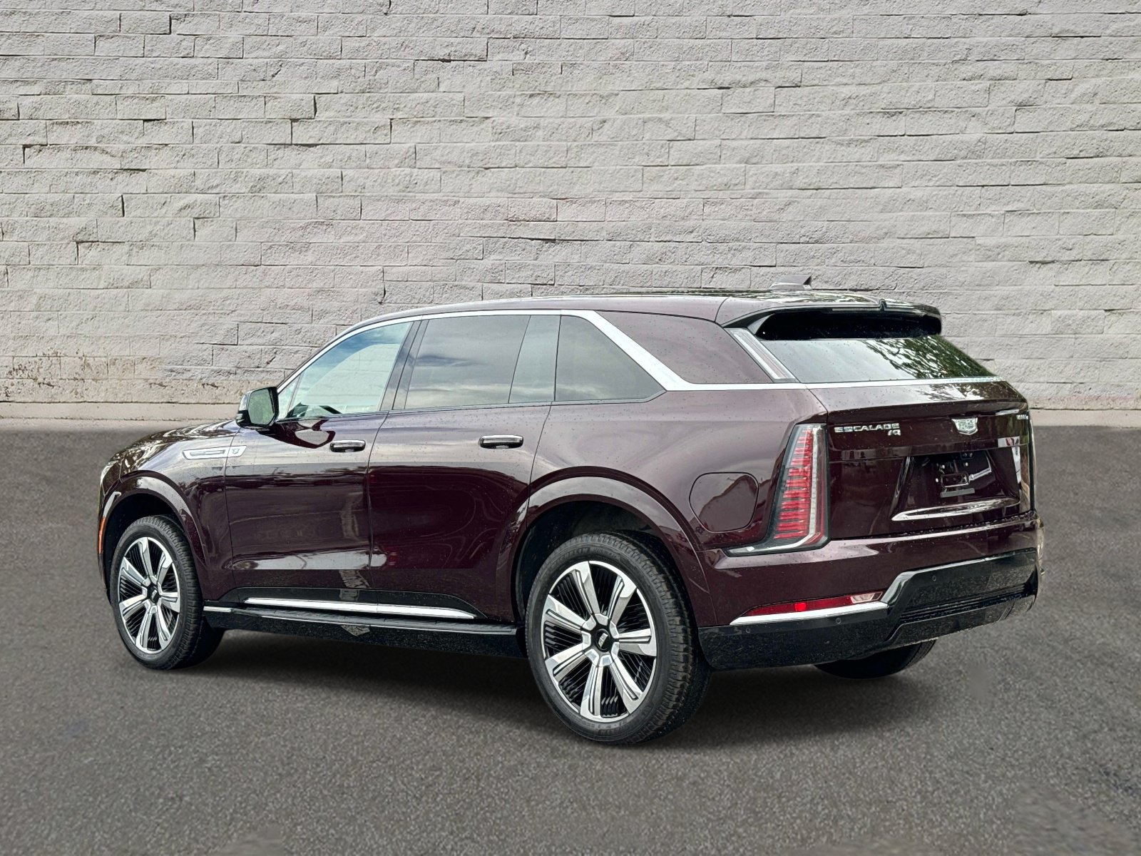 Certified 2025 Cadillac Escalade IQ Luxury 2 w/ LPO, Premium Carpet Package AWD/4WD image 3