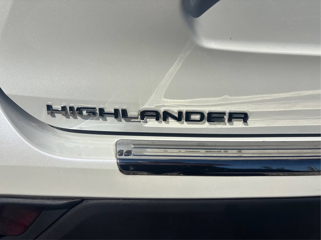 Used 2020 Toyota Highlander XLE AWD/4WD image 27