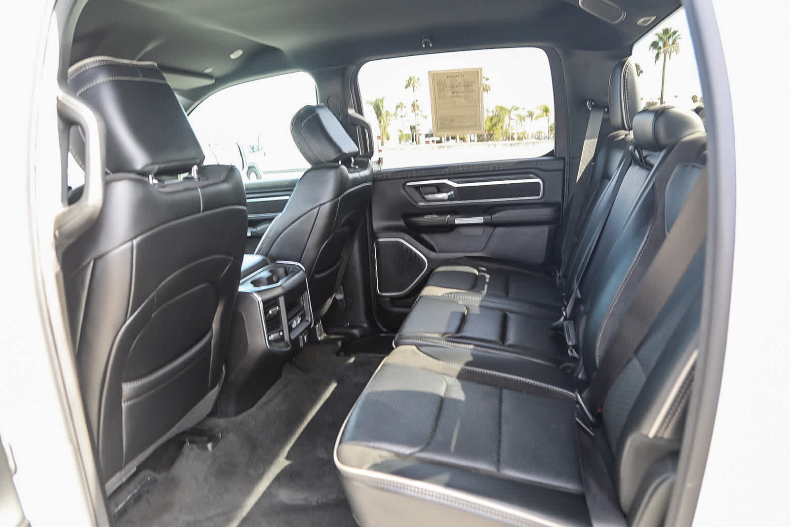Used 2023 RAM 1500 Laramie AWD/4WD image 18