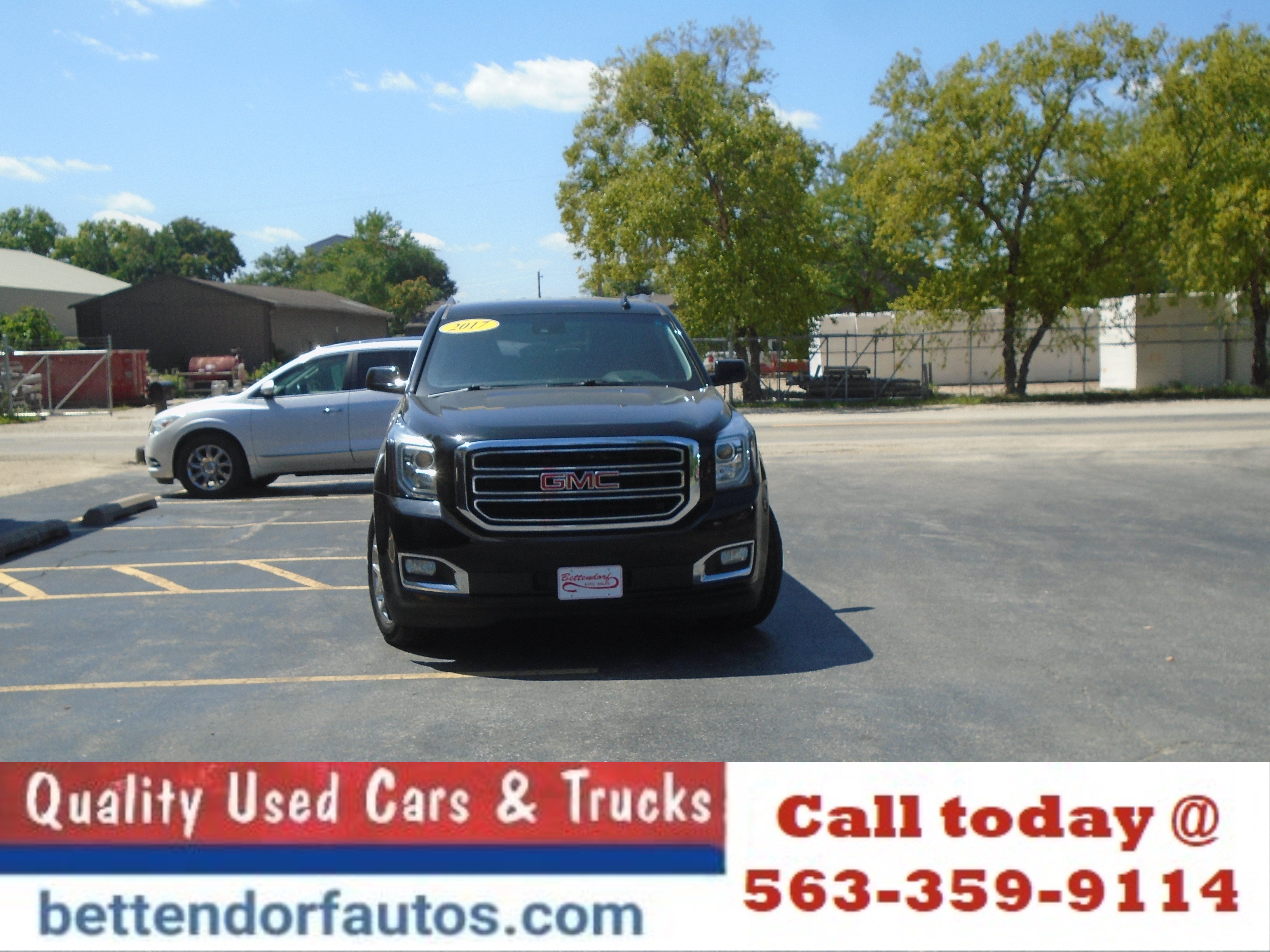 Used 2017 GMC Yukon SLT AWD/4WD image 3