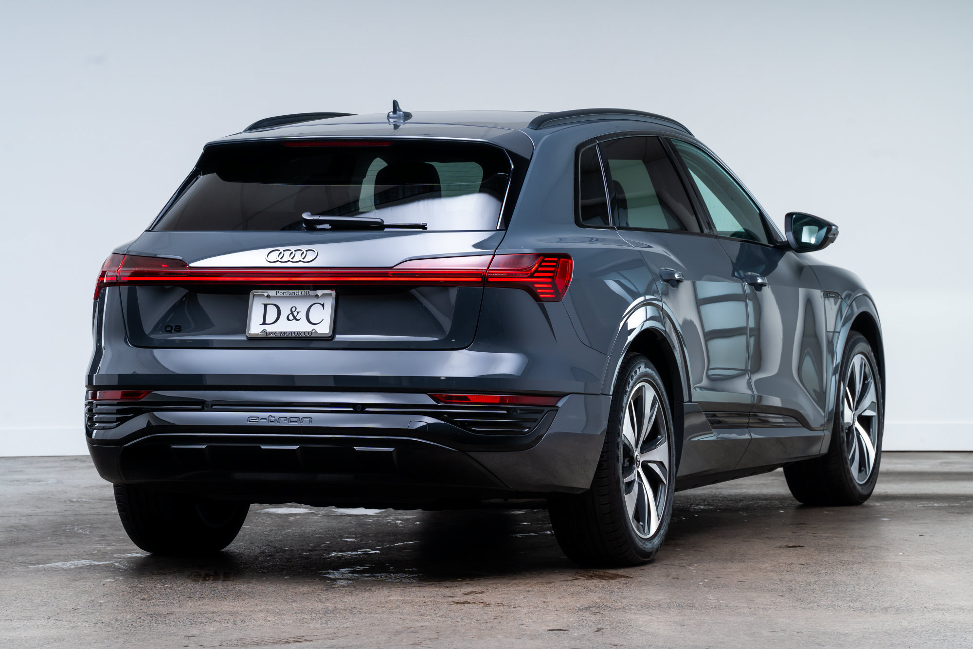 Used 2024 Audi Q8 e-tron Premium Plus AWD/4WD image 7