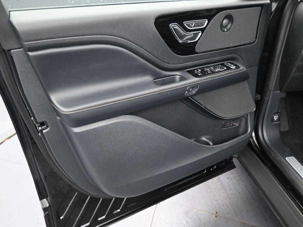 New 2026 Lincoln Aviator AWD image 27