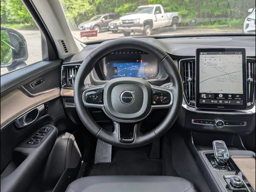 Certified 2025 Volvo XC90 B6 Core AWD/4WD image 10