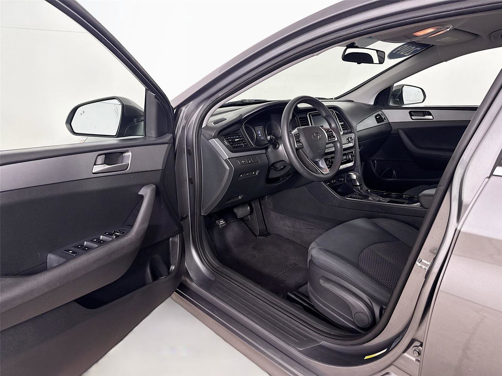 Used 2019 Hyundai Sonata SE FWD image 3