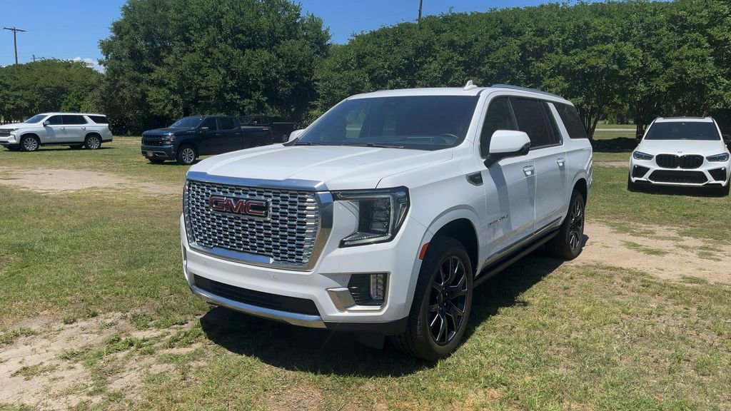 Used 2024 GMC Yukon XL Denali AWD/4WD image 3
