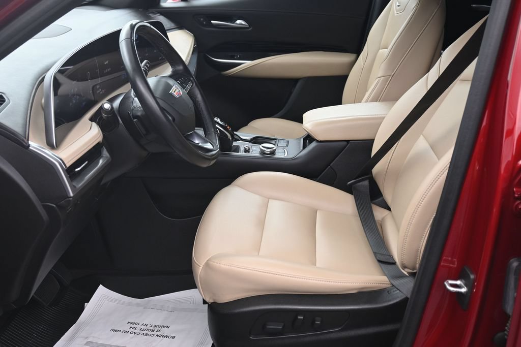 Used 2024 Cadillac XT4 Luxury w/ Cold Weather Package AWD/4WD image 10