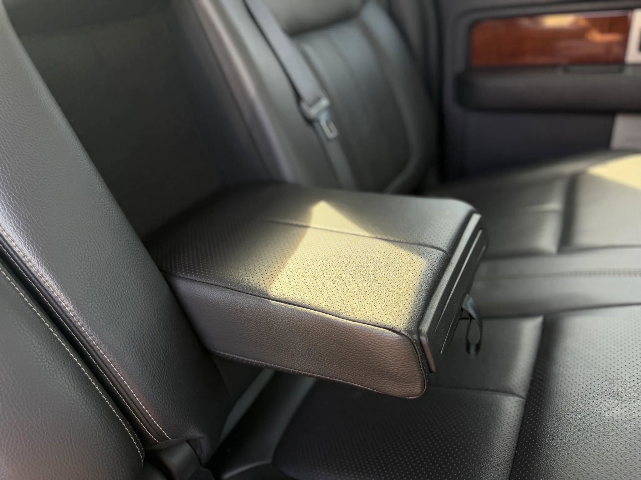 Used 2010 Ford F150 Lariat image 36