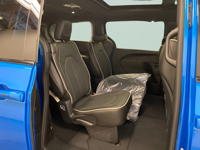 New 2027 Chrysler Pacifica Limited w/ Family Tech Group FWD image 26